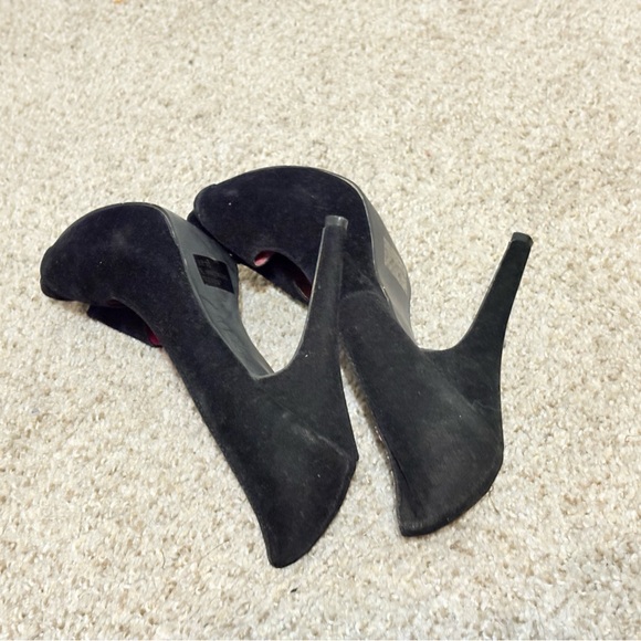 Elegant Black Peep-Toe Heels - Picture 6 of 9